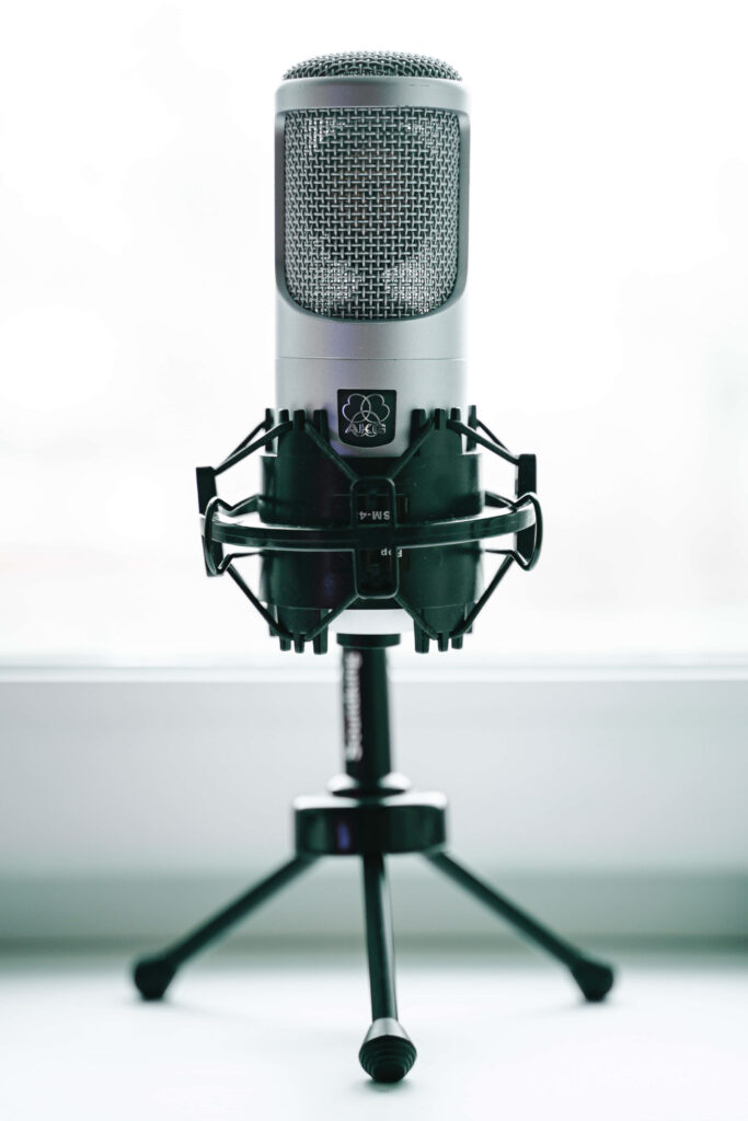 Close-Up of Pro Microphone on Tripod - Ideal for Music & Podcasts Wallpaper