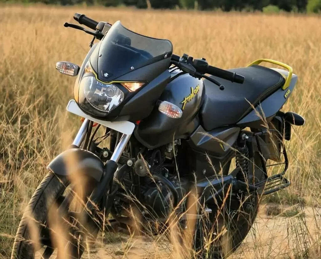 Pulsar 150 Motorcycle in Serene Golden Field - Stunning Wallpaper