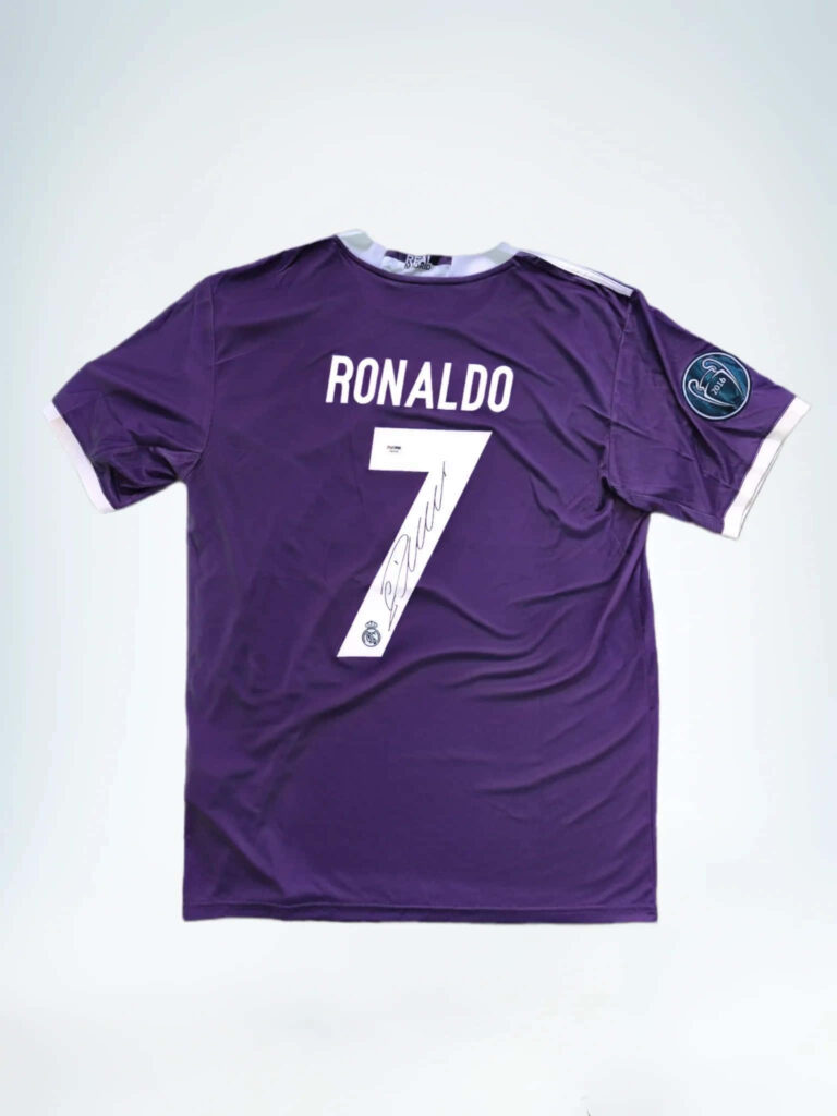Premium Purple Ronaldo Jersey Wallpaper – Iconic Number 7 Design