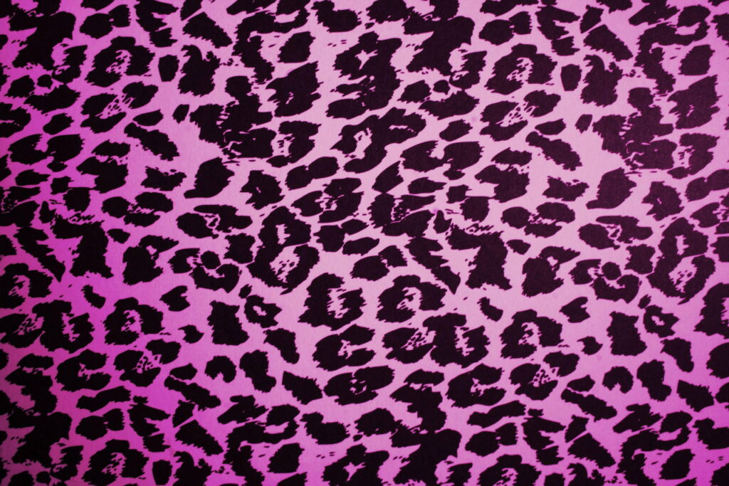 Purple-spotted Feline: Mesmerizing 4K Wallpaper in Leopard Print