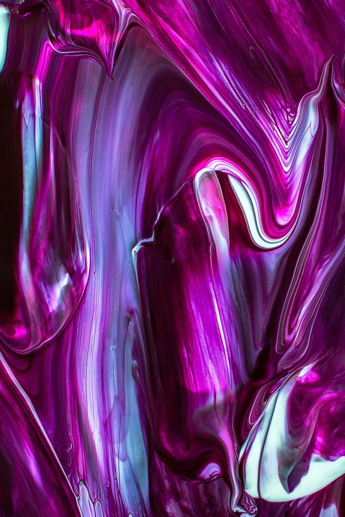 Flowing Elegance: Captivating HD Artwork of Metallic Purple Paint with Drip and Flow Patterns Wallpaper