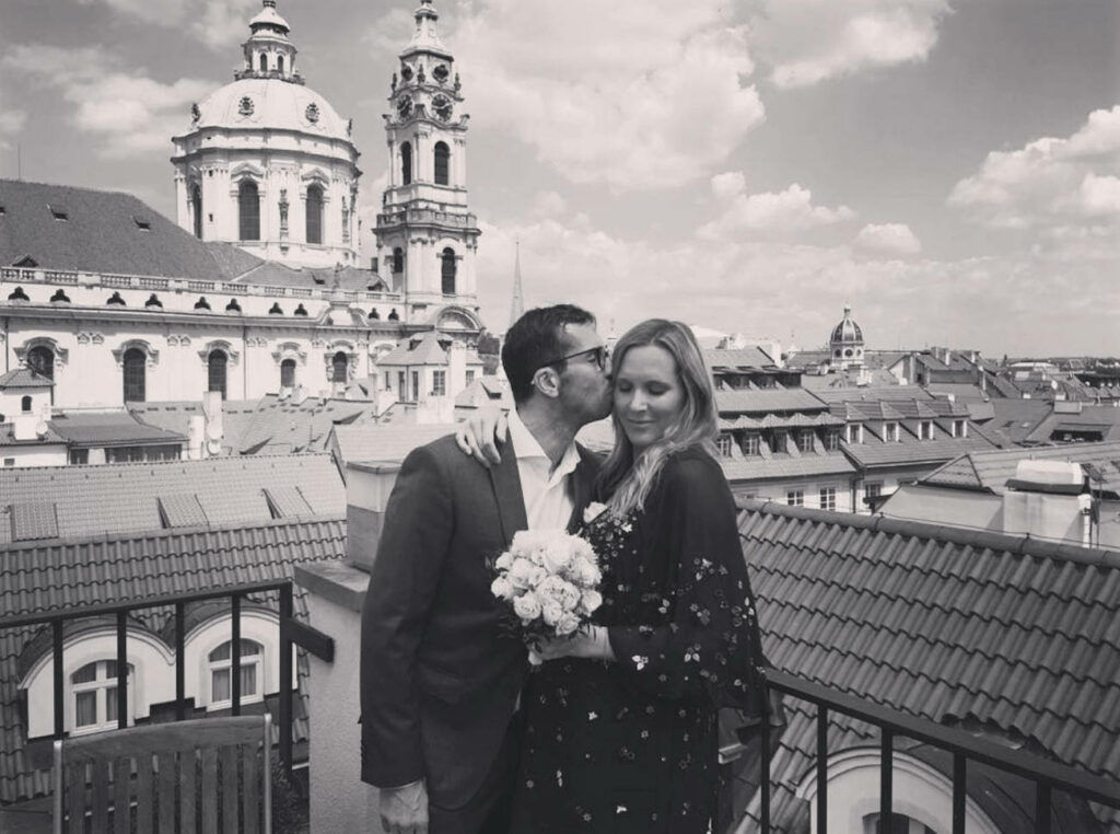 Radek Stepanek kissing wife on forehead rooftop historic cityscape romantic moment wallpaper