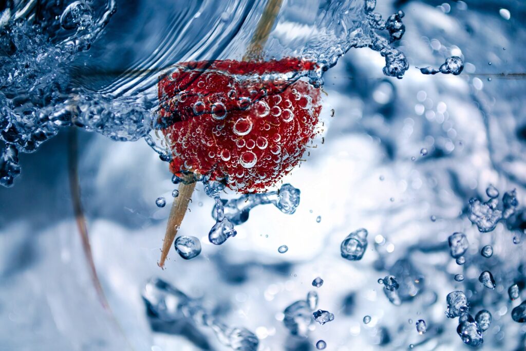Dynamic Raspberry Wallpaper: Close-Up of Bubbles & Rippling Waves