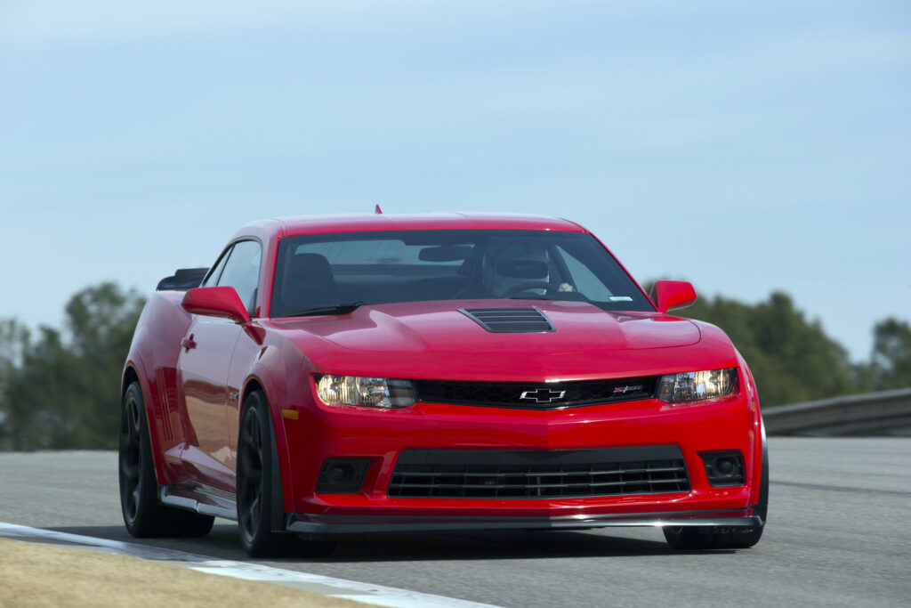Red Chevrolet Camaro Z28 Wallpaper: Iconic American Muscle on Track