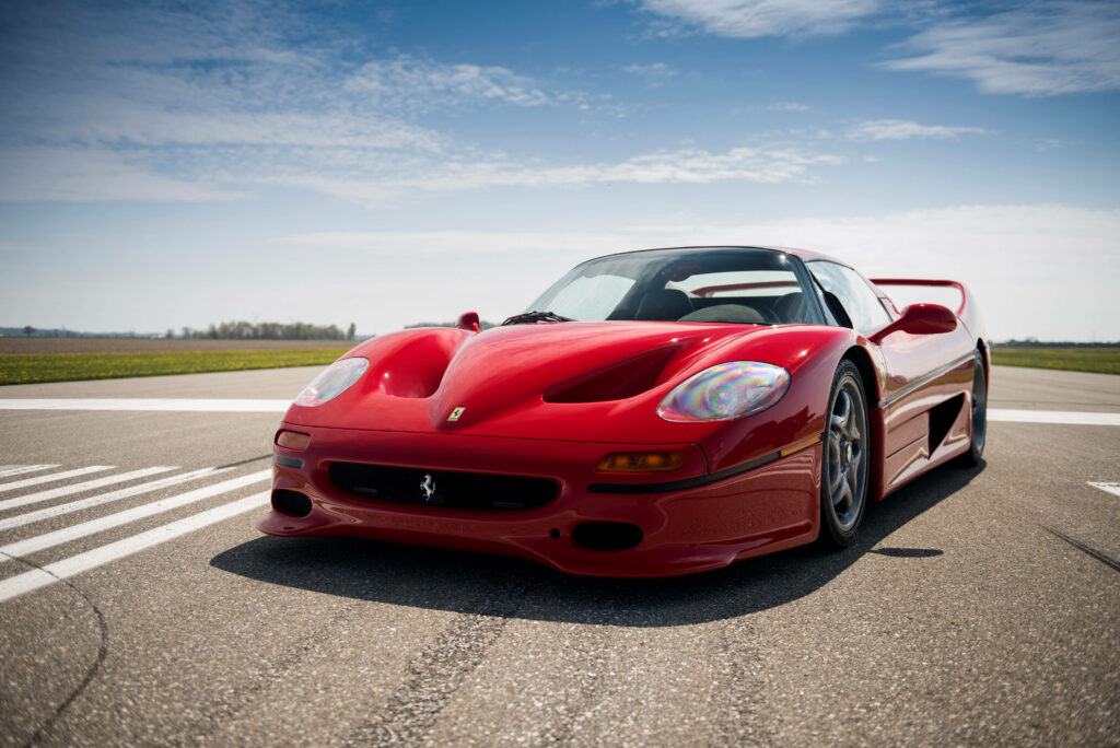 The Epitome of Italian Automotive Mastery: Captivating Shot of the Sleek and Luxurious Red Ferrari F50 Wallpaper