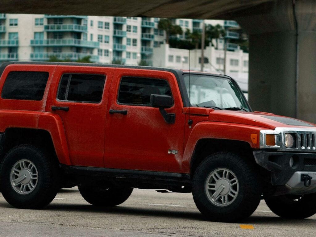 Bold Red Hummer H3 Wallpaper in Urban Setting - Off-Road Power