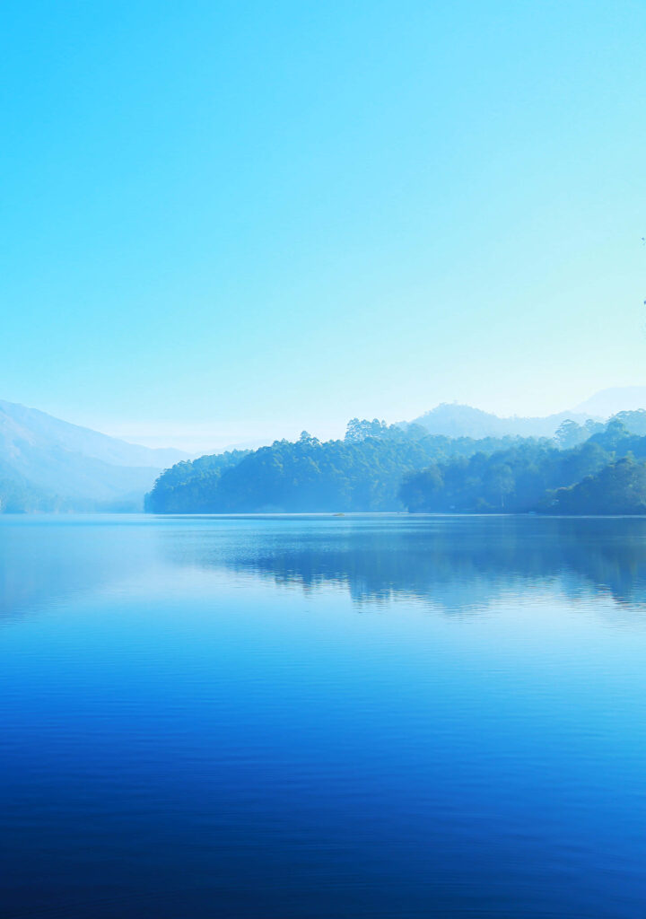Reflecting Serenity: A Captivating Blue Sky Wallpaper in 4K Ultra HD for Android