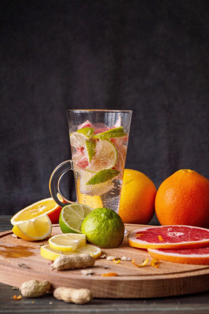 Citrus-Inspired Wallpaper: Clear Mug & Vibrant Fruits on Wood