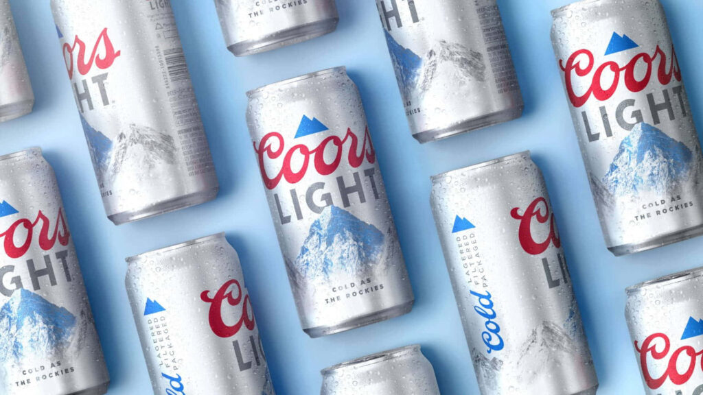 Coors Light cans diagonally arranged on light blue background with condensation droplets wallpaper