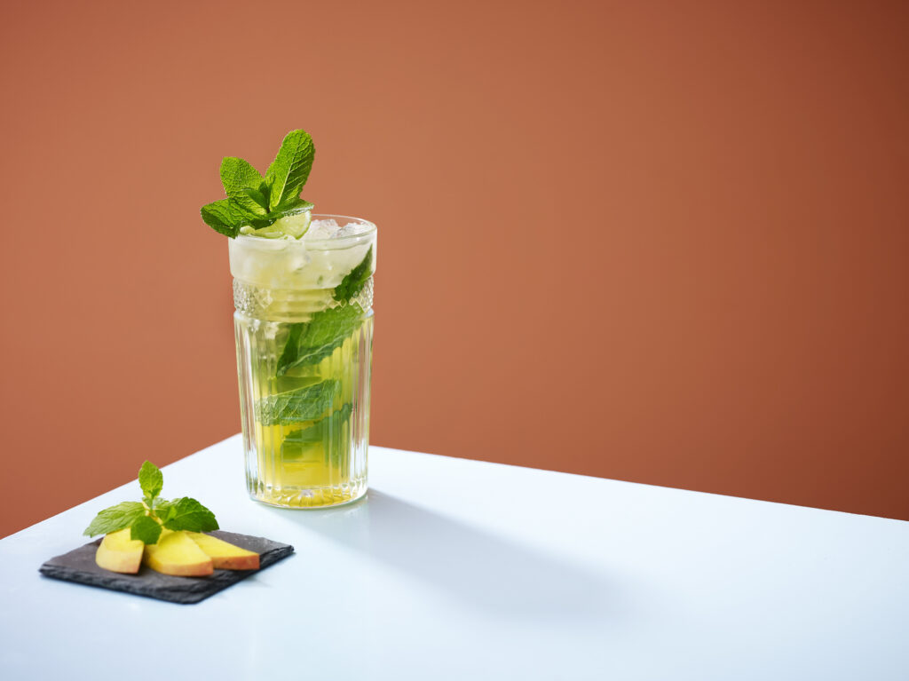 Minimalist Lemonade Wallpaper: Fresh Mint & Clean Aesthetic