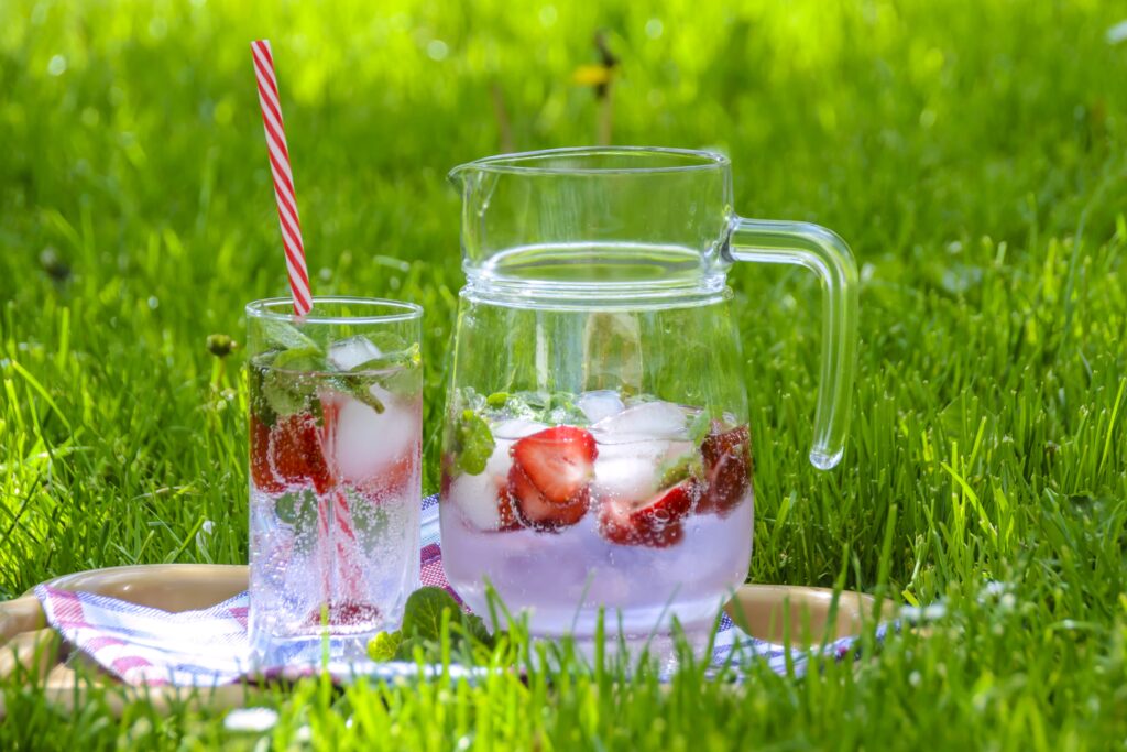 Strawberry-Infused Fruit Tea Wallpaper with Mint & Picnic Vibes