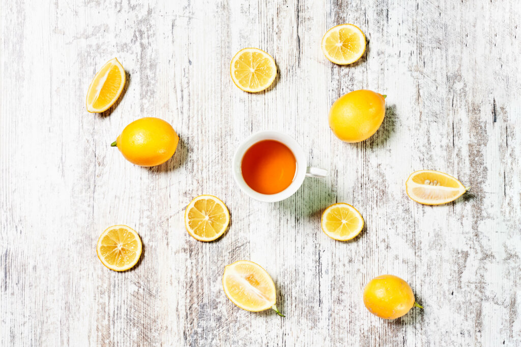 Zesty Tea Wallpaper: Rustic Wood & Vibrant Citrus Delight