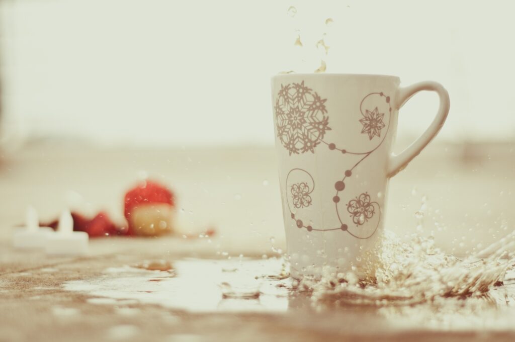 Serene Snowflake Cup Wallpaper: Dynamic Water Splash Background