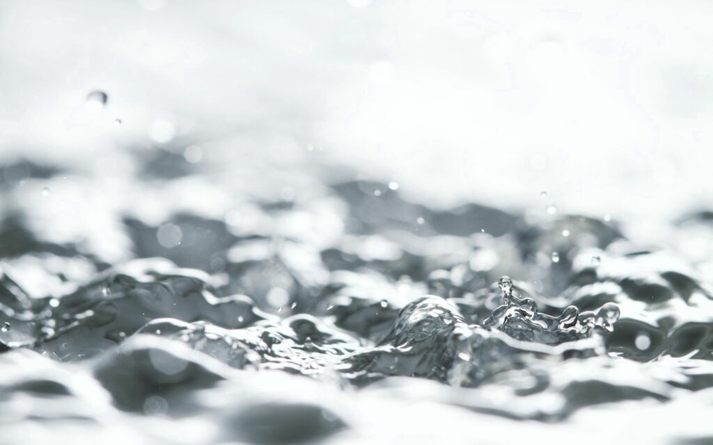 Calming Water Splash Wallpaper: Refreshing Soft Aesthetic Background
