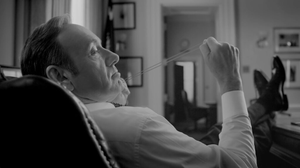 Francis Underwood Black & White Wallpaper: Calm Power Pose