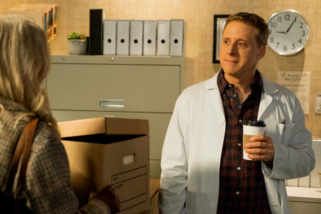 Charming *Resident Alien* Office Scene: Coffee & Relaxed Vibes Wallpaper