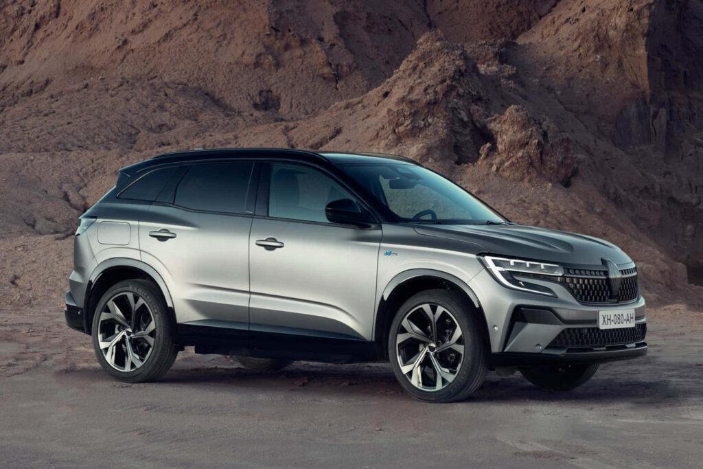 Modern Renault Austral SUV Wallpaper: Sleek Design & Rugged Background