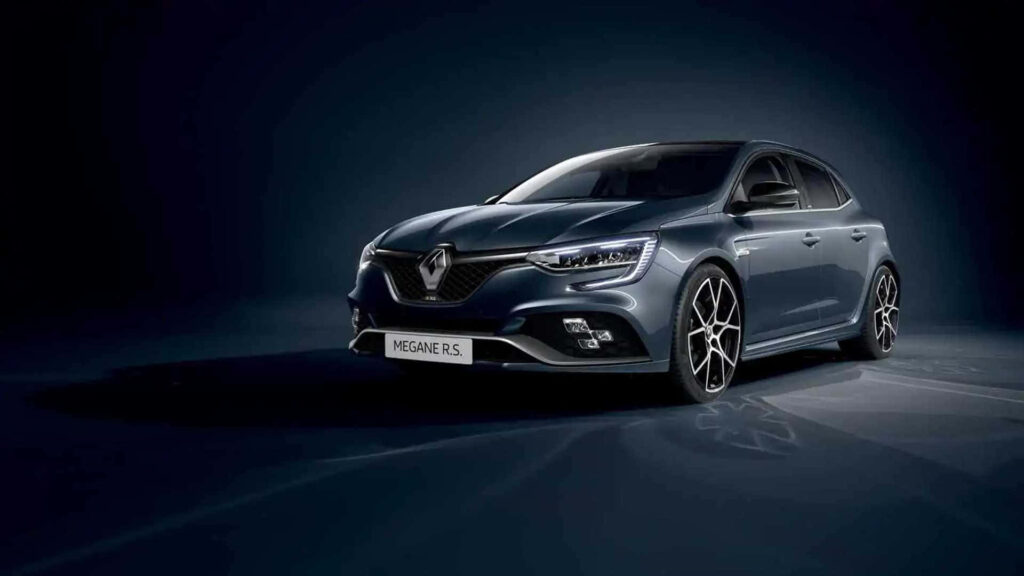 Sleek Renault Megane RS Wallpaper: Sporty Elegance in Dramatic Lighting