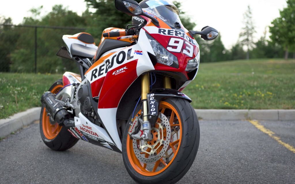 Repsol Superbikes Wallpaper: Sleek Honda Design & Vibrant Livery