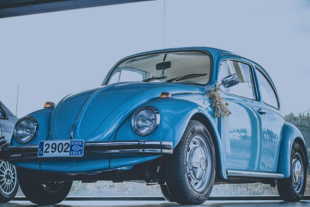 Retro Blue Volkswagen Beetle Wallpaper - Classic Vintage Car Design