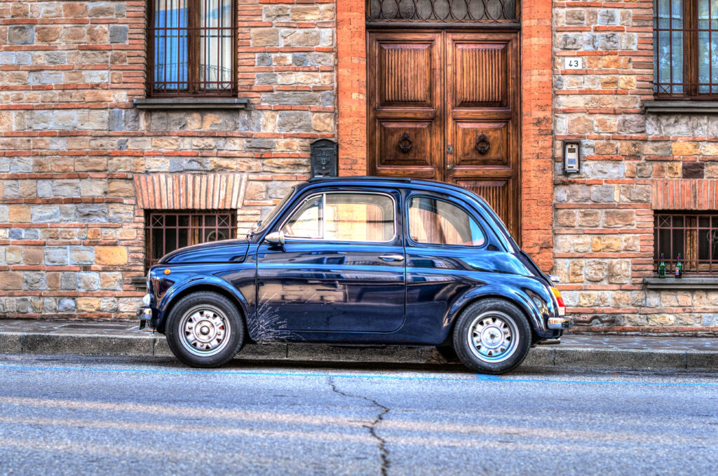 Retro Mini Car HDR Wallpaper: Vintage Charm & Rustic Background
