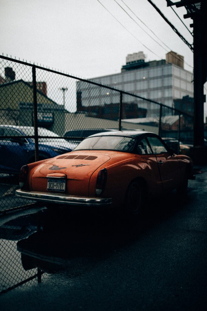 Retro Vehicle Wallpaper: Classic Car in Dimly Lit Urban Setting