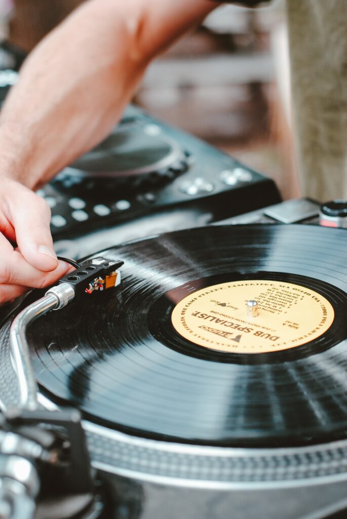 Vintage Vinyl Record Player Wallpaper: Retro Musical Vibes