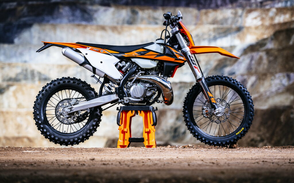 Thrilling Motocross Action: Captivating 2018 KTM EXC TPI Bikes in Stunning 4K Wallpaper