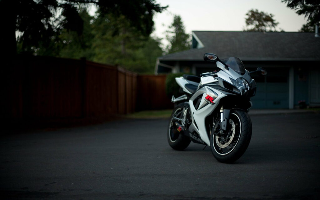 Revved Up Suzuki GSX-R Lights Up the Backyard: Stunning Sport Bike QHD Wallpaper