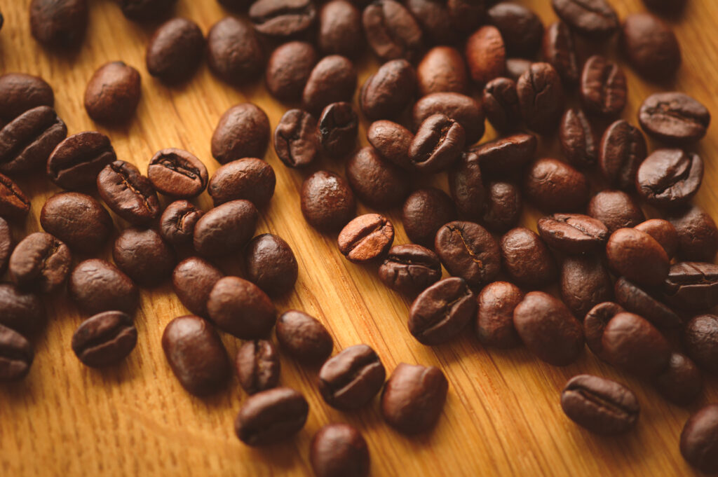 Roasted Coffee Beans Close-Up: Rich Brown Tones Wallpaper Background