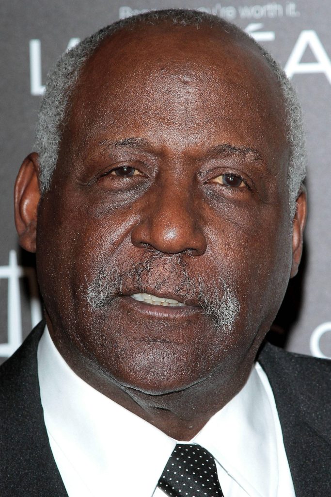 Richard Roundtree sharp portrait in black suit and polka dot tie classic cinema wallpaper background