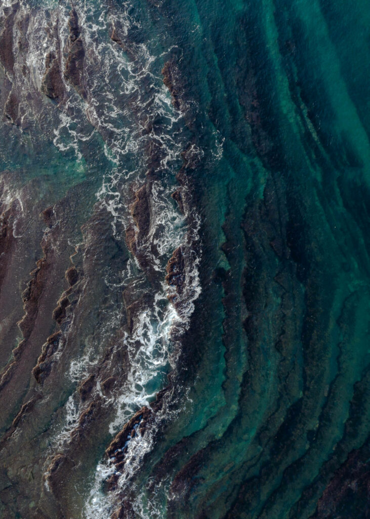 Glimmering Aquatic Symphony: Mesmerizing Sea Ripples for a Chill Phone Wallpaper