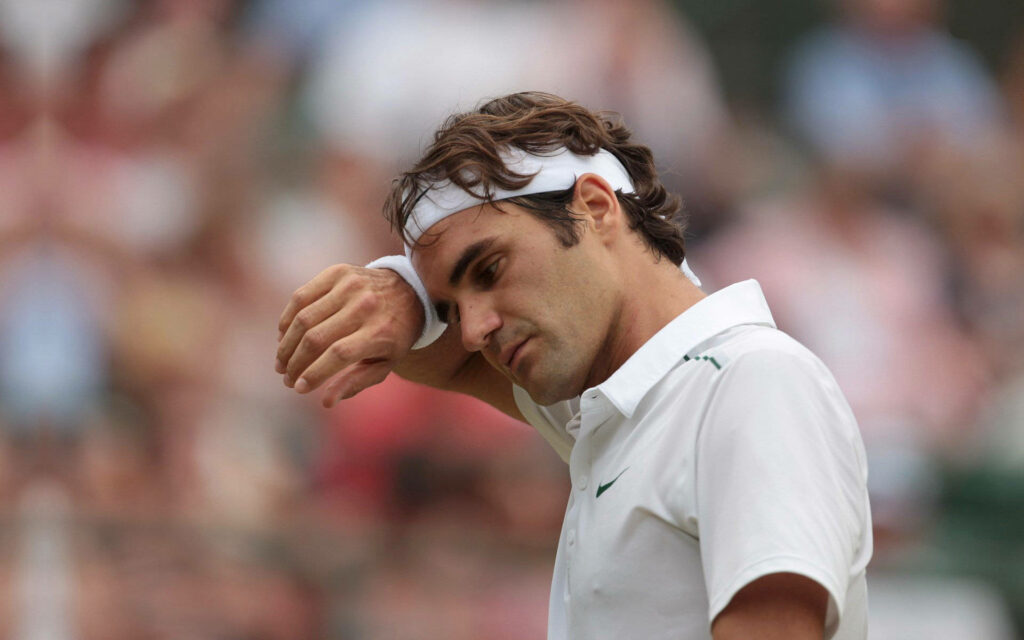 Roger Federer: Iconic All-White Style in Tennis Match Wallpaper
