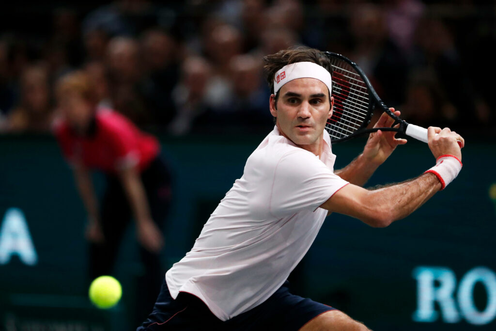 Intense Roger Federer Tennis Moment - Dynamic Wallpaper Background