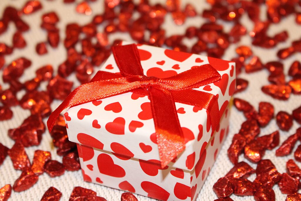 Romantic Gift Box Wallpaper with Red Hearts & Decorations