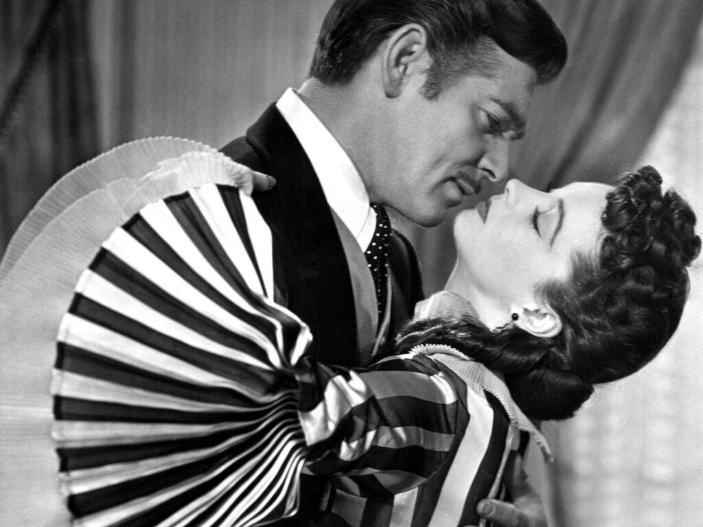 Iconic Gone With The Wind Wallpaper: Rhett & Scarlett's Embrace