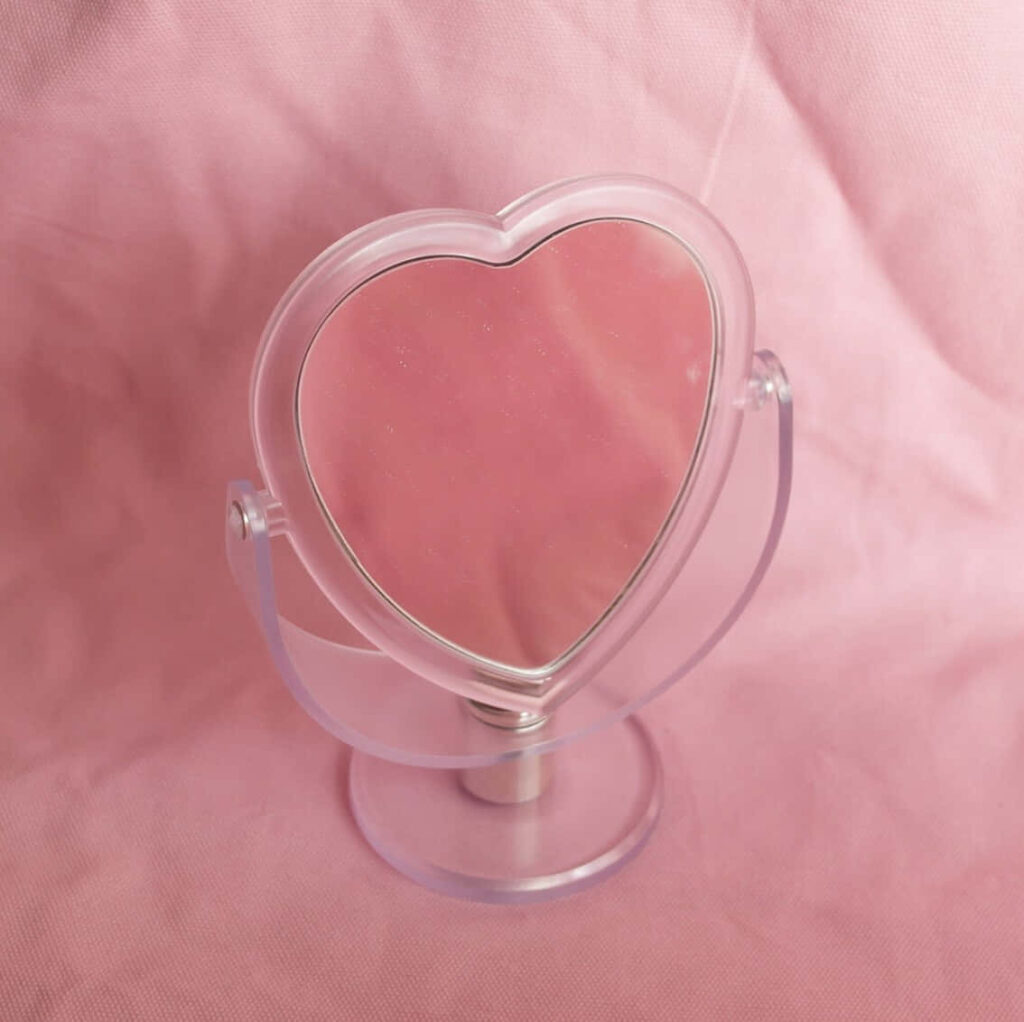 Romantic Heart-Shaped Mirror Wallpaper: Delicate Pink Aesthetic