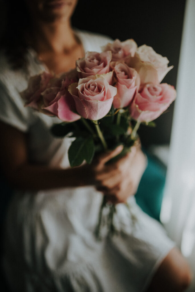 Softly Blurred Bouquet of Pink Roses – Romantic Wallpaper Background