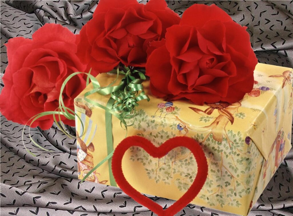 Charming Valentine's Day Wallpaper with Roses & Gift - 1600x1180