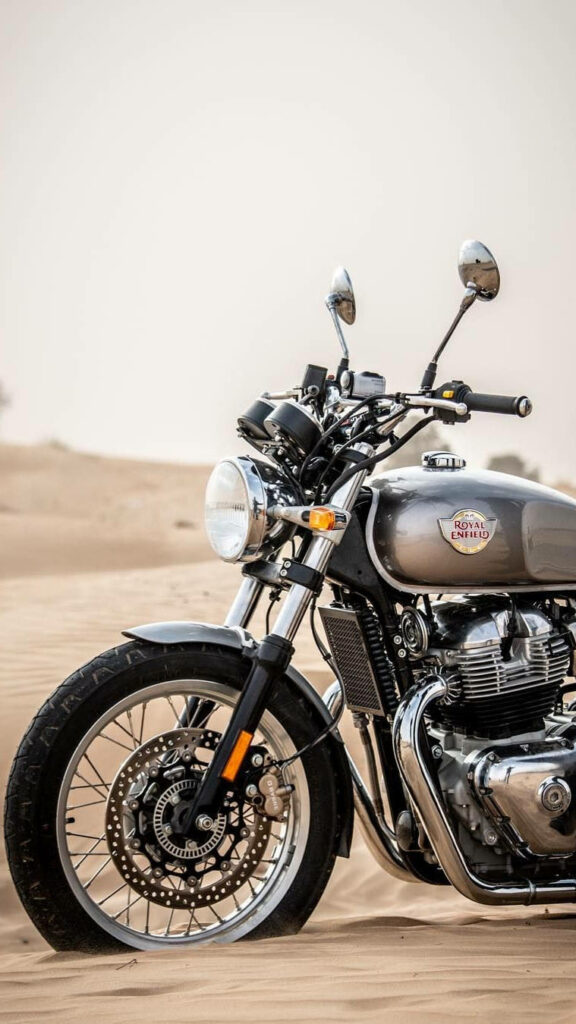 Royal Enfield Interceptor 650 Wallpaper: Classic Motorcycle in Desert