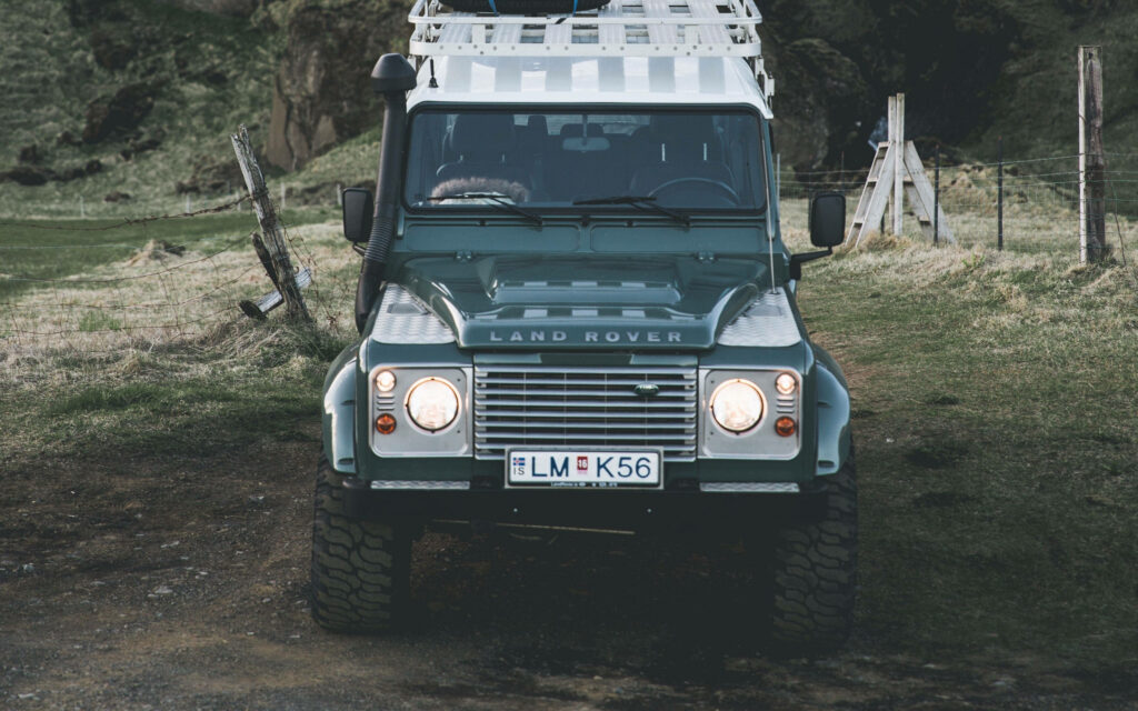 Explore Rugged Dark Gray Land Rover 4x4 - Adventure Wallpaper