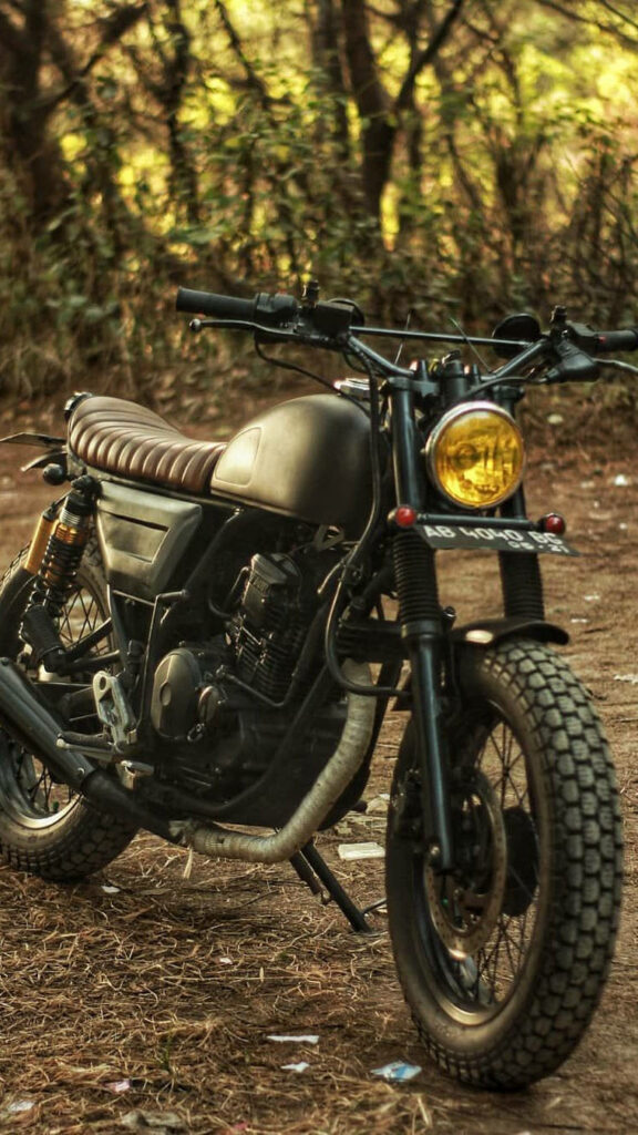 Rustic Royal Enfield Bike Wallpaper: Vintage Style for Enthusiasts