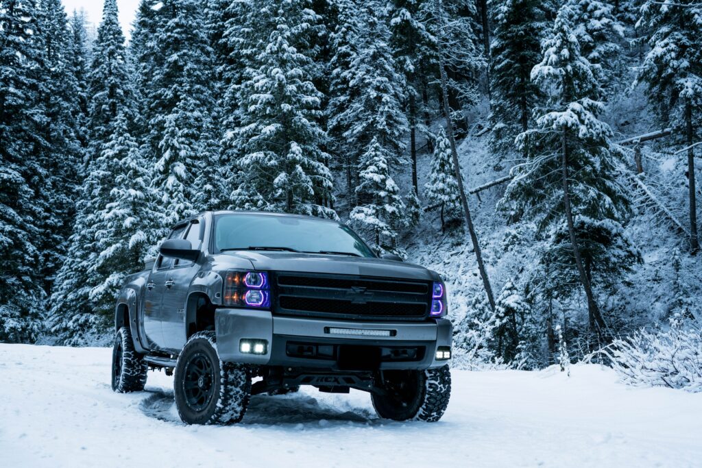 Rugged SUV in Scenic Winter Landscape: High-Res Wallpaper