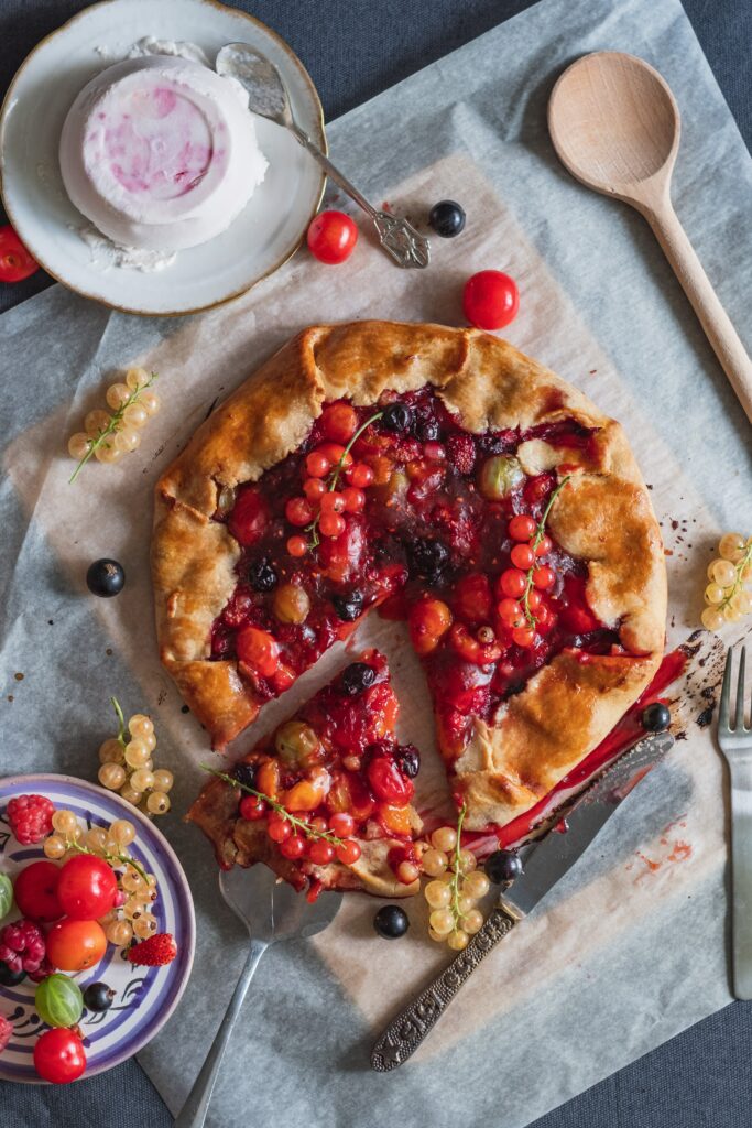 Rustic Berry Pie Wallpaper: Delicious Currants & Colorful Berries