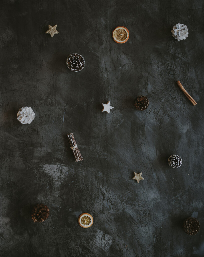 Rustic Christmas Decor Wallpaper: Minimalist Dark Background Design