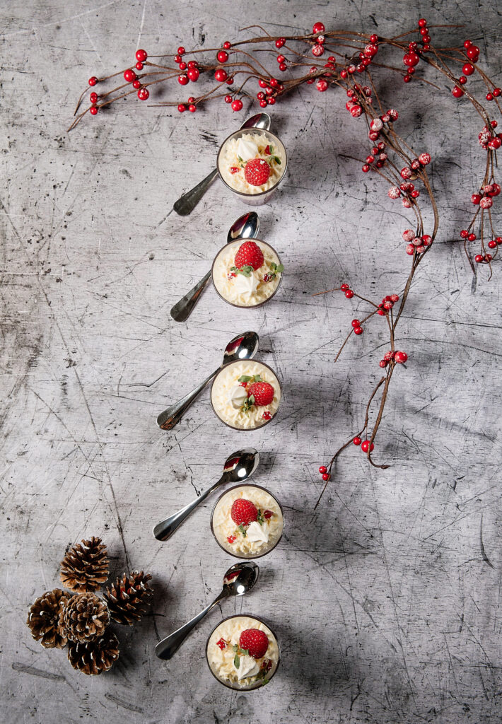 Rustic Dessert Wallpaper: Raspberries, Strawberries & Cream Decor