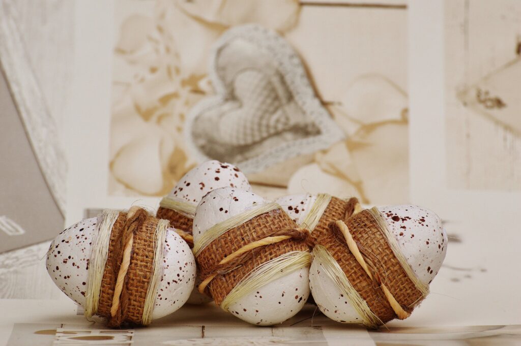 Charming Easter Egg Wallpaper: Speckled Designs & Rustic Touch