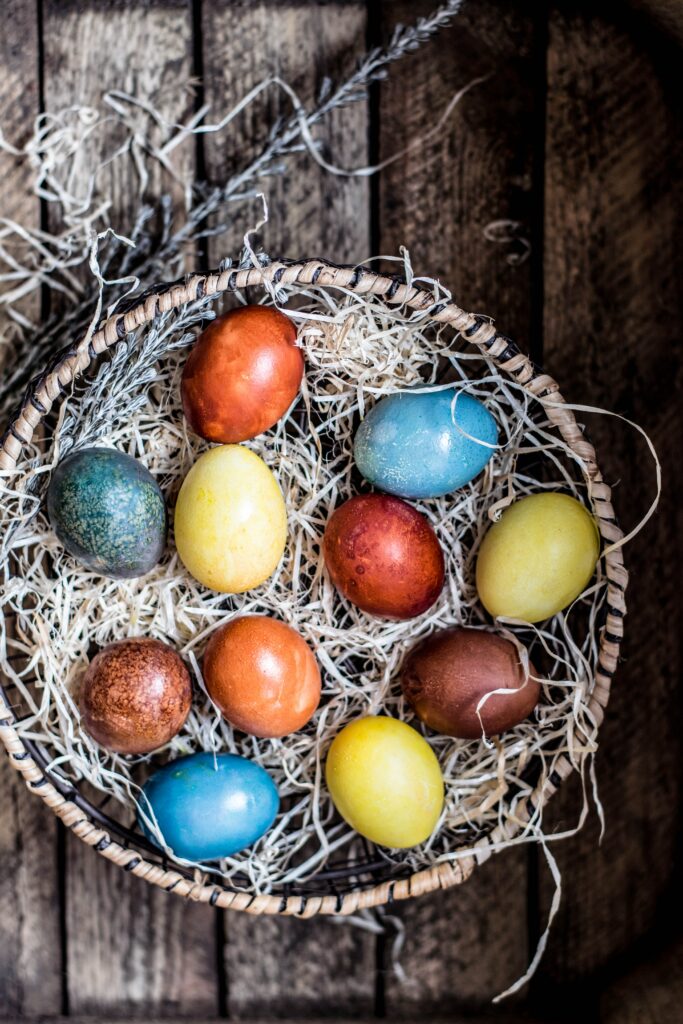Rustic Easter Wallpaper: Wicker Basket & Vibrant Eggs on Straw