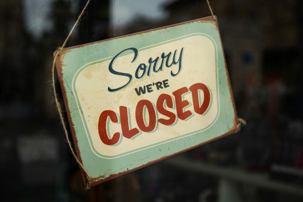 Communicating Closure: Western Script Signage in Stunning 8K Wallpaper Background