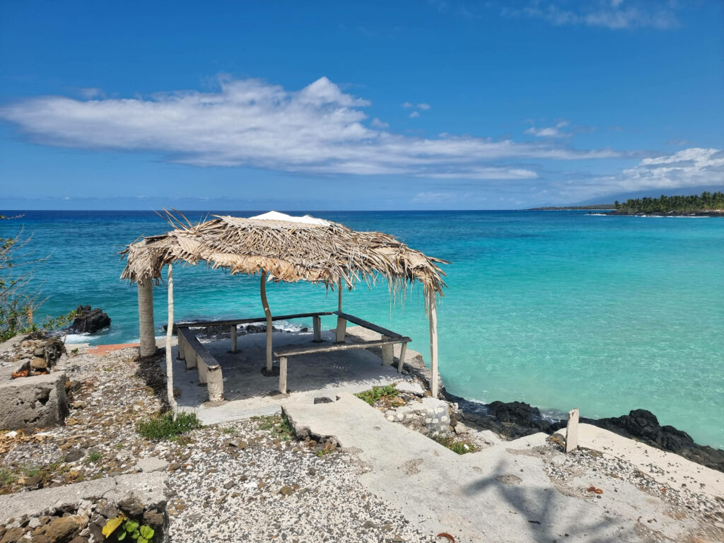 Rustic Hut by Turquoise Ocean: Tropical Paradise Wallpaper